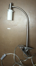 Klemmlampe, schwenkbar, mit Lampenschirm aus Milchglas