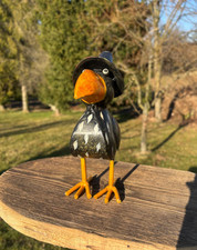 Ein Schwarzer Rabe mit Hut