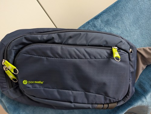 Pacsafe slingbag venturesafe - pacsafe,
