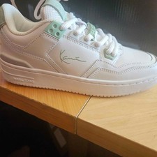 Karl Kani whie gym shoe w/