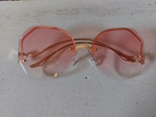 Rosa Sonnenbrille Festival