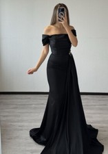 offshoulder satin abendkleid