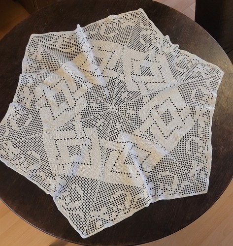 Tischdecke-Handarbeit-Häkelde
