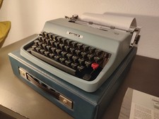 Schreibmaschine mit Tasche