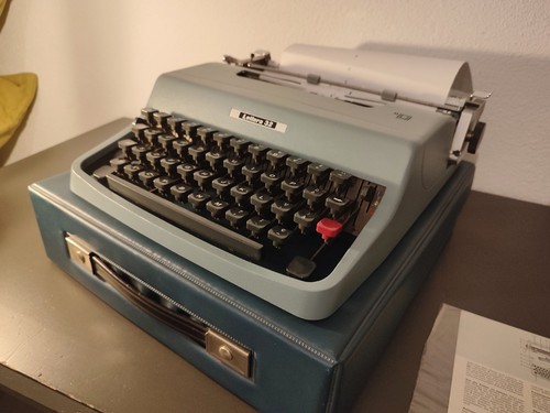 Schreibmaschine mit tasche - schreibmaschine,