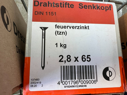 Paket nägel drahtstifte - paket,