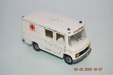 Siku   V305 / 339  Mercedes Benz L 406 D - Rettungswagen – 1:55 / Rotes Kreuz