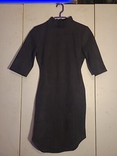 Schwarzes Kurzarm Minikleid mit hohem Kragen Gr. M - Ungetragen - Velourstoff