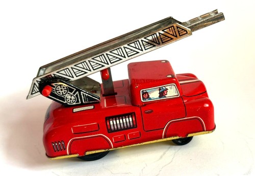 Feuerwehrauto mit uhrwerk - uhrwerk,