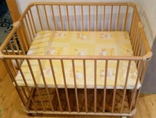 Laufstall Höhenverstellbar aus Holz