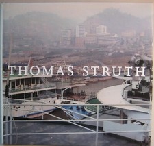 Thomas Struth signiert Katalog
