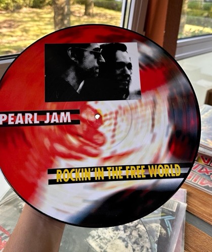 Pearl jam rockin - pearl, in