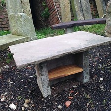 Gartentisch "Stelldichein" - historischer Sandstein mit Eiche