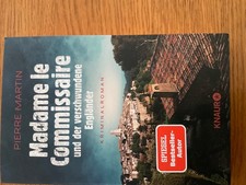 Madame commissaire und - le,