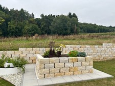Mauersteine aus Sandstein, Naturstein, Quader, Blöcke, Mauerblöcke, Garten