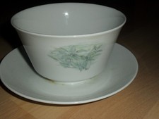 Schale / Sauciere auf Teller Winterling Kirchenlamitz Porzellan zartes Dekor