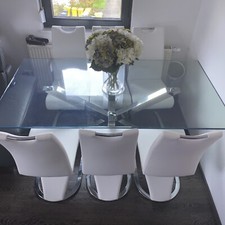 Lux. Esstisch aus Glas mit Edelstahl Füßen & 8 sehr schöne, prakti. mode. Stühle