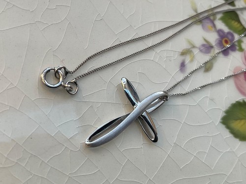 Religiöser kreuz anhänger - religiöser, kreuz-anhänger