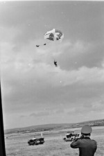 Altes Negativ, Bundeswehr, Fallschirmspringer, Geländewagen 1968   🍀