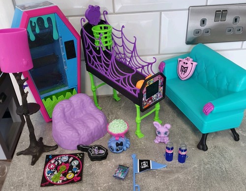 Monster high student lounge - monster,