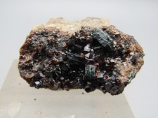 Hessonit mit Chlorit