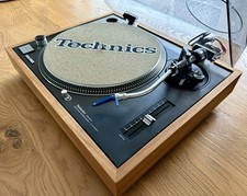 Technics 1210 MK2 in Woodcase