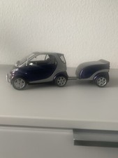 Smart mit Anhänger 1:18