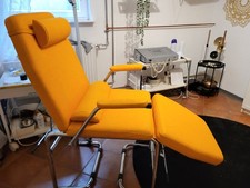 Schöne Kosmetik-/ Behandlungsliege mit Kissen, gepflegt, neuer Bezug