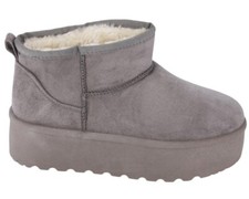 KURZE SCHNEESTIEFEL MIT