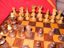 Edles Schachspiel aus Holz 48,5 x 48,5 cm evl. Handarbeit?