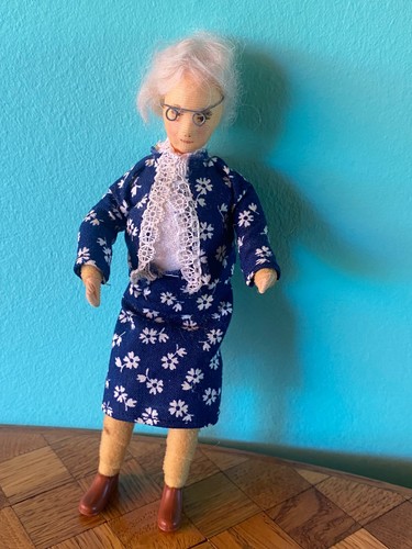 Oma alte dame biegepuppe erna - oma,