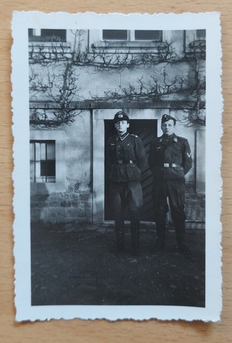 Schwarz weissfoto junge - weissfoto,