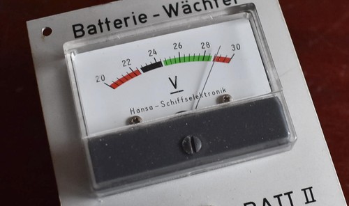 Voltmeter oldtimer batterie - oldtimer,