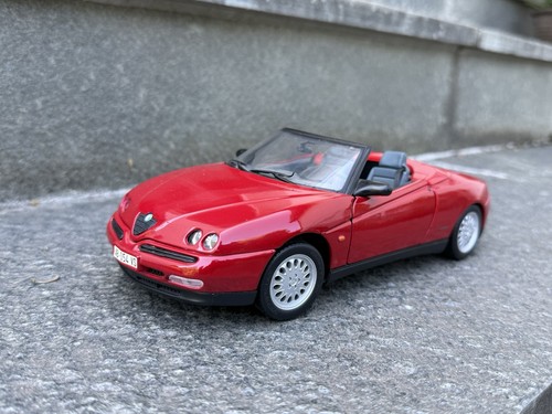 Alfa romeo spider - 1:18, maisto