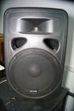 2 Aktiver PA-Lautsprecher in einem stabilen ABS-Gehäuse,ausgestattet mit einem 