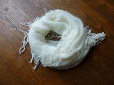 Weisser Loop Strick o. Häkel mit Fransen  wie Neu !