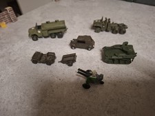 Militärfahrzeuge und Zubehör