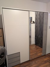 Großer Kleiderschrank /