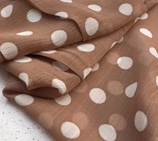 Chiffon in Taupe mit weissen