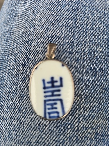 Handarbeit gebrochen blau