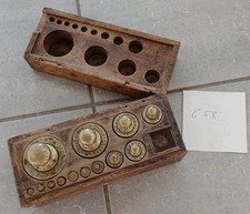 Alte Gewichte im Kasten