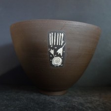 großer, feiner Sommer Chawan aus dunklem Naturton