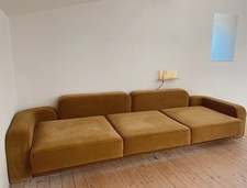 Sofa von Formel A Berlin Design Velvet Mustard  Twin 325 cm / Gelb / Neuwertig 