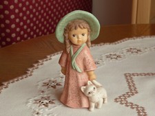 Goebel Nina & Marco Limpke Figur Mädchen Hut grün mit Katze Höhe 14,5 cm