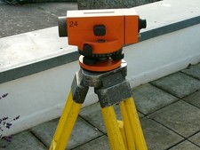 Format 24 Nivelliergerät mit