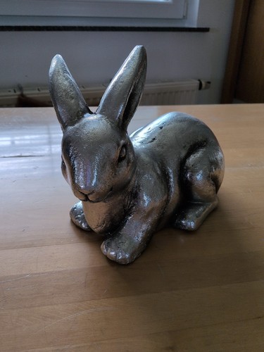 Schöner silbernerfarbe hase - schöner,