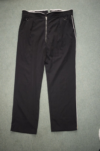 Disturbia gerades bein hose - disturbia,