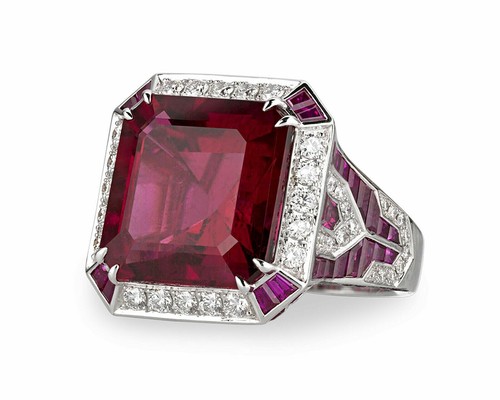 Cushion cut roter rubin - cut,