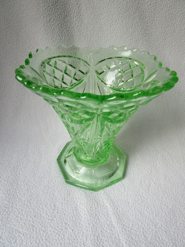 Alte vase pressglas - alte, grün