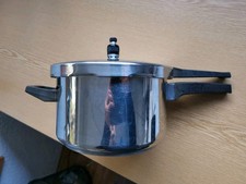  Schnellkochtopf aus Edelstahl